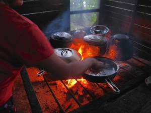 Foto van de keuken in de Mapajo-lodge.