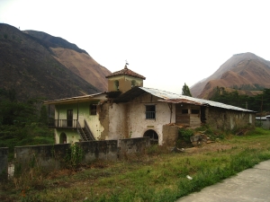 Foto van de de vervallen hacienda Huadquiña in Peru..
