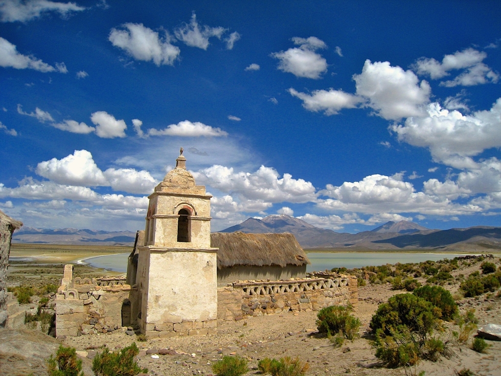 Foto van een kerkje op de Boliviaanse Altiplano.