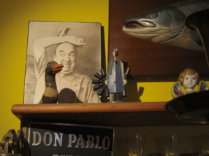 Foto van Pablo Neruda in zijn woonhuis La Sebastiana
